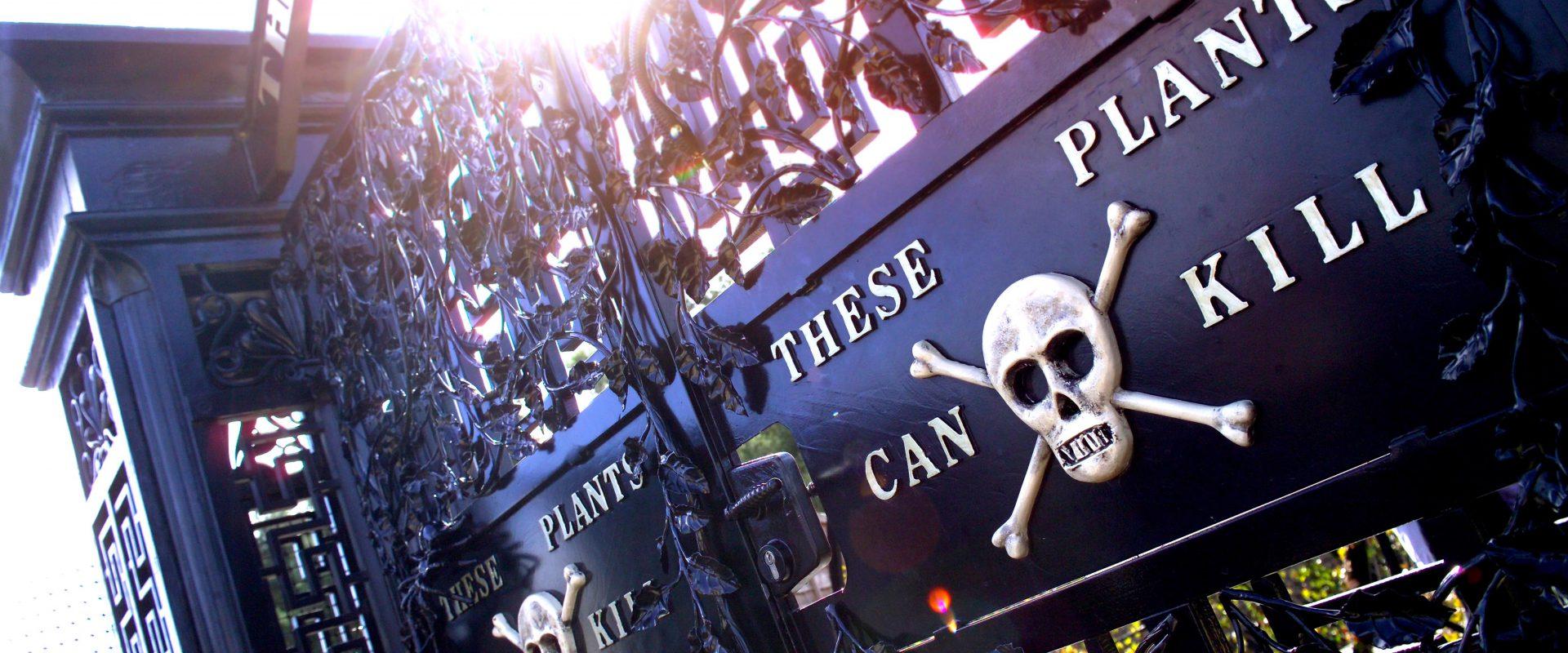 O plimbare cu adevărat înfiorătoare – grădina botanică a plantelor otrăvitoare din Anglia!