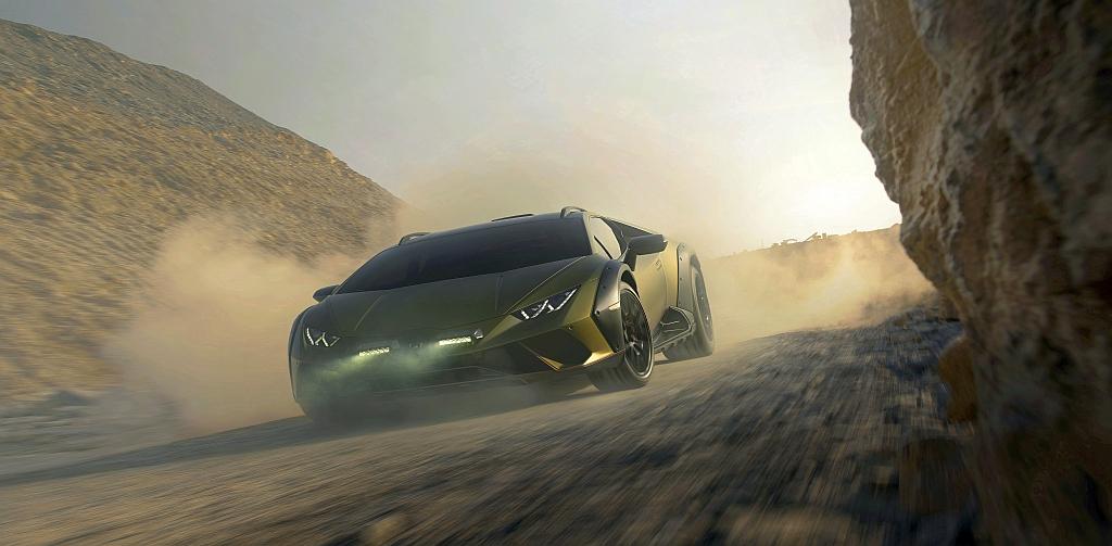 Nem, nem Photoshop: immár a Lamborghini is beállt az off-road sportkupé trendbe!