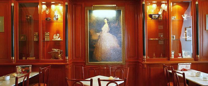 Cafenea legendară cu personaje legendare: Kaffee Mayer, Bratislava