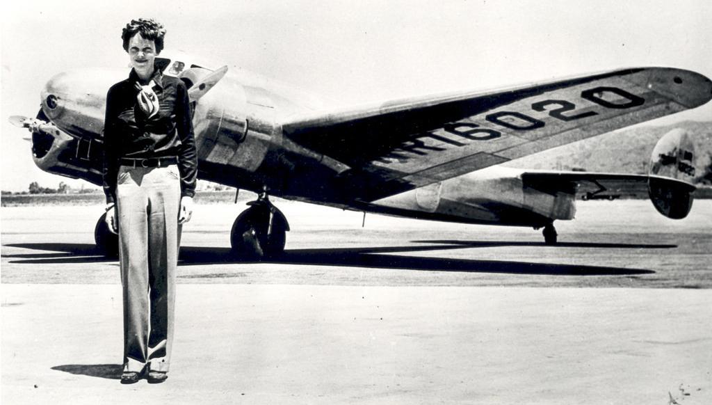 Pioner al aviației feminine: povestea Ameliei Earhart
