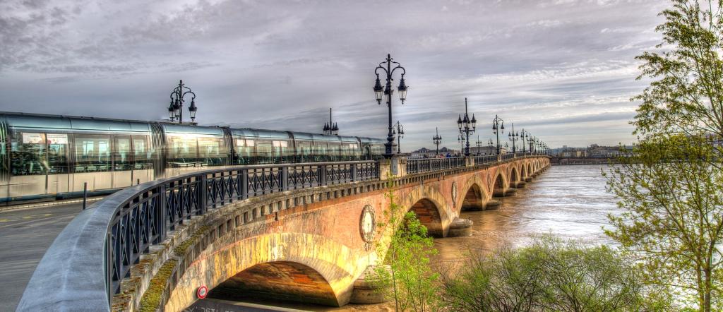 Bordeaux: bun venit în capitala vinului și capitala inteligentă a Europei