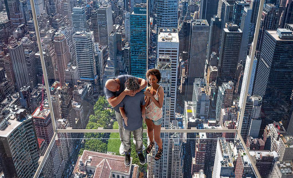 Lift complet transparent în New York