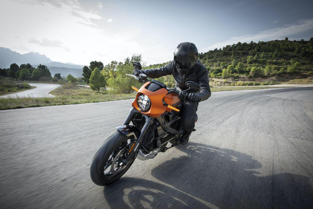 Itt a tavasz – biztonsági tippek a motorosszezonra