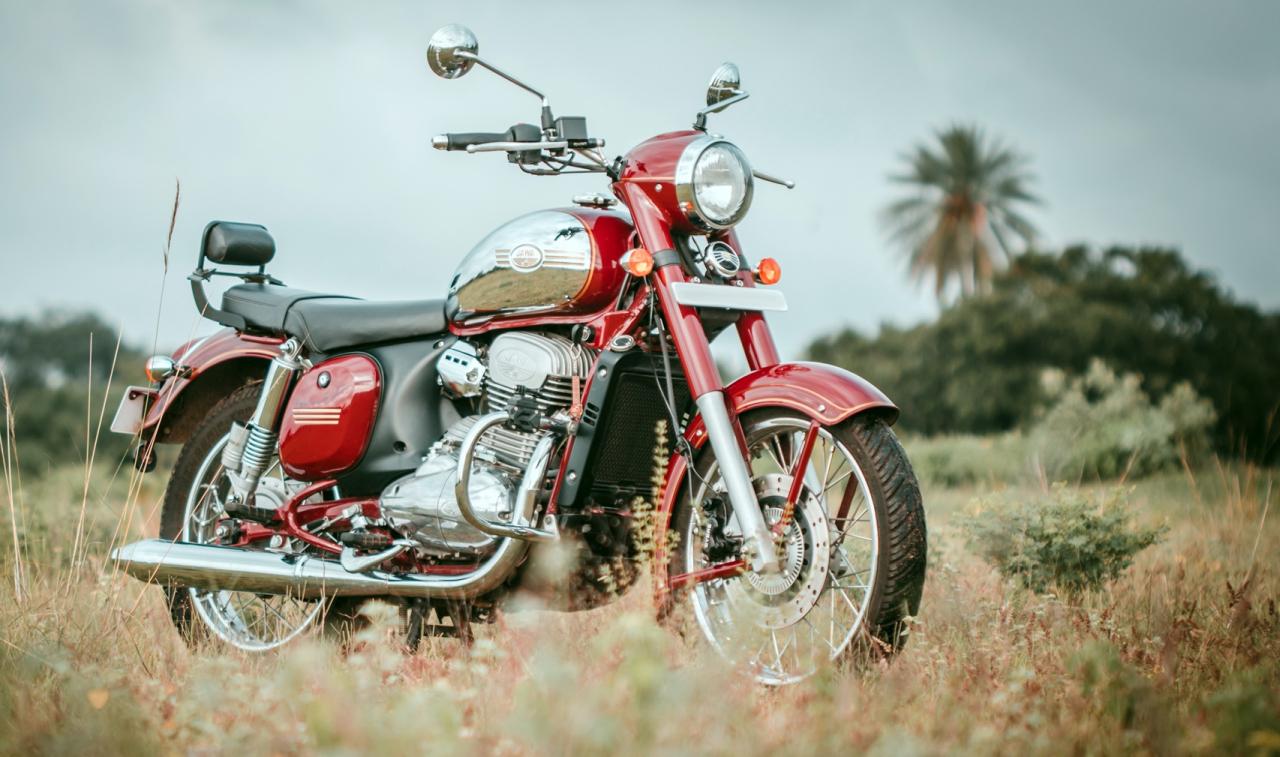 Jawa 300 CL: kalandmotorozás retró stílusban