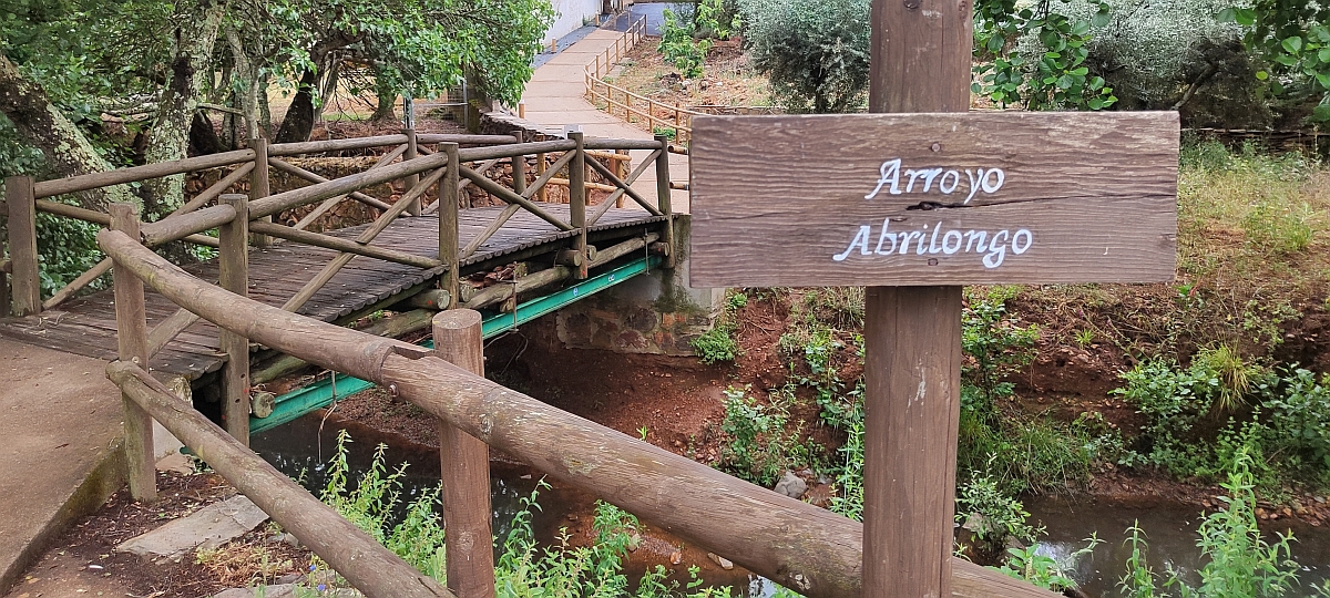 Spanyol–portugál határfolyó felett áll a világ legrövidebb nemzetközi hídja