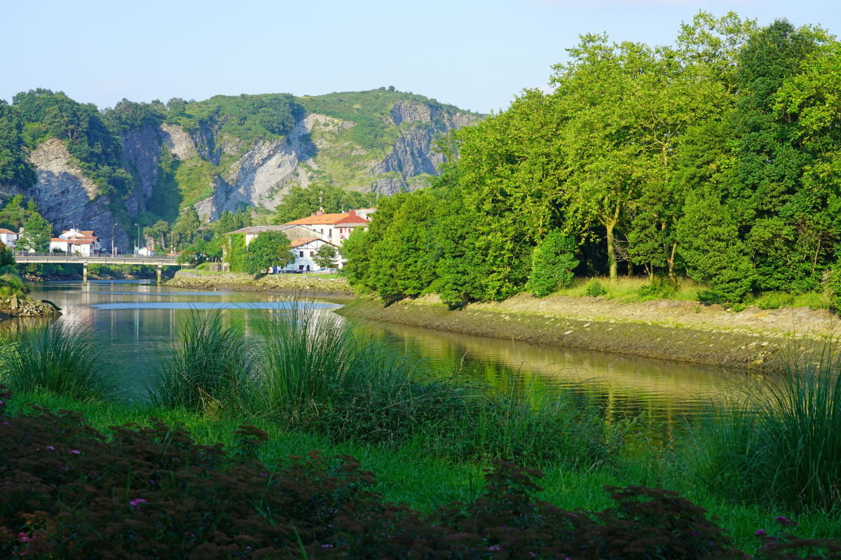 Fél­évente gazdát cserélő mini-sziget: Franciaország és Spanyolország közös „birtoka”