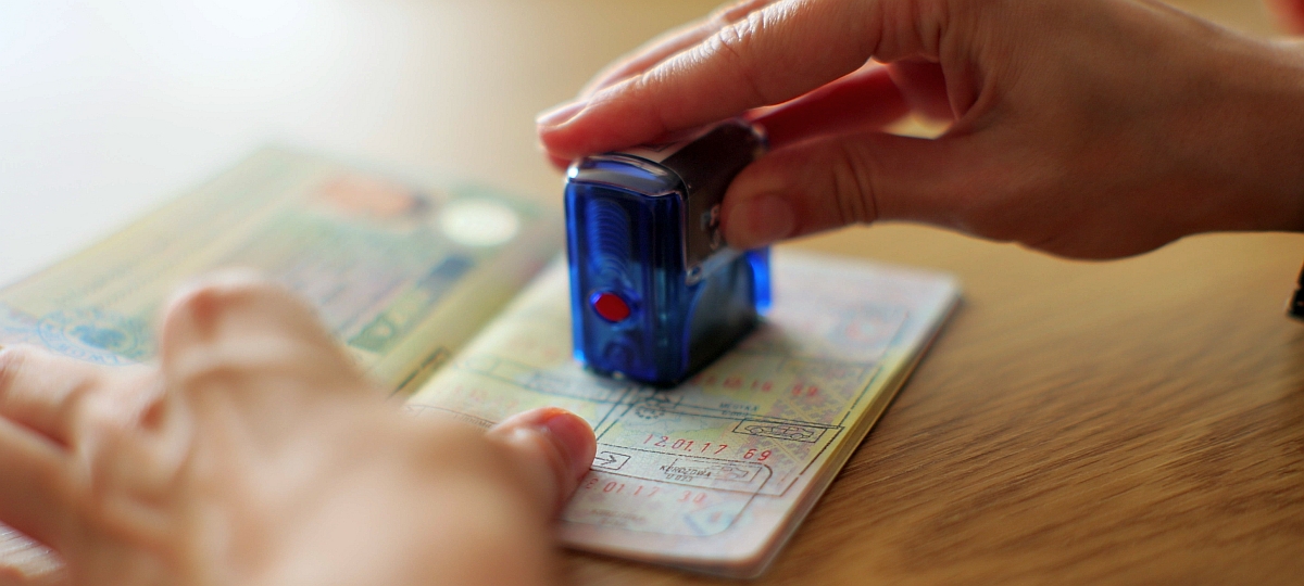 Csupán három személy utazhat útlevél nélkül az egész világon